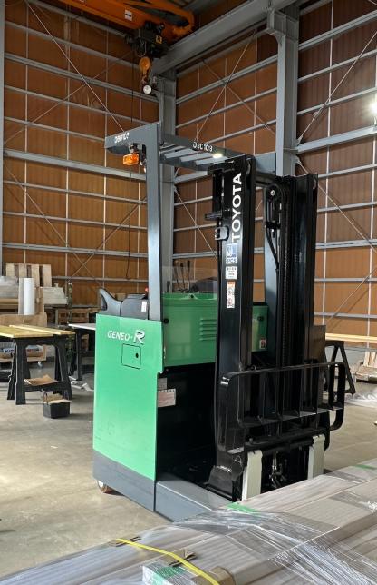 壁や天井の金物にシートとサンフット